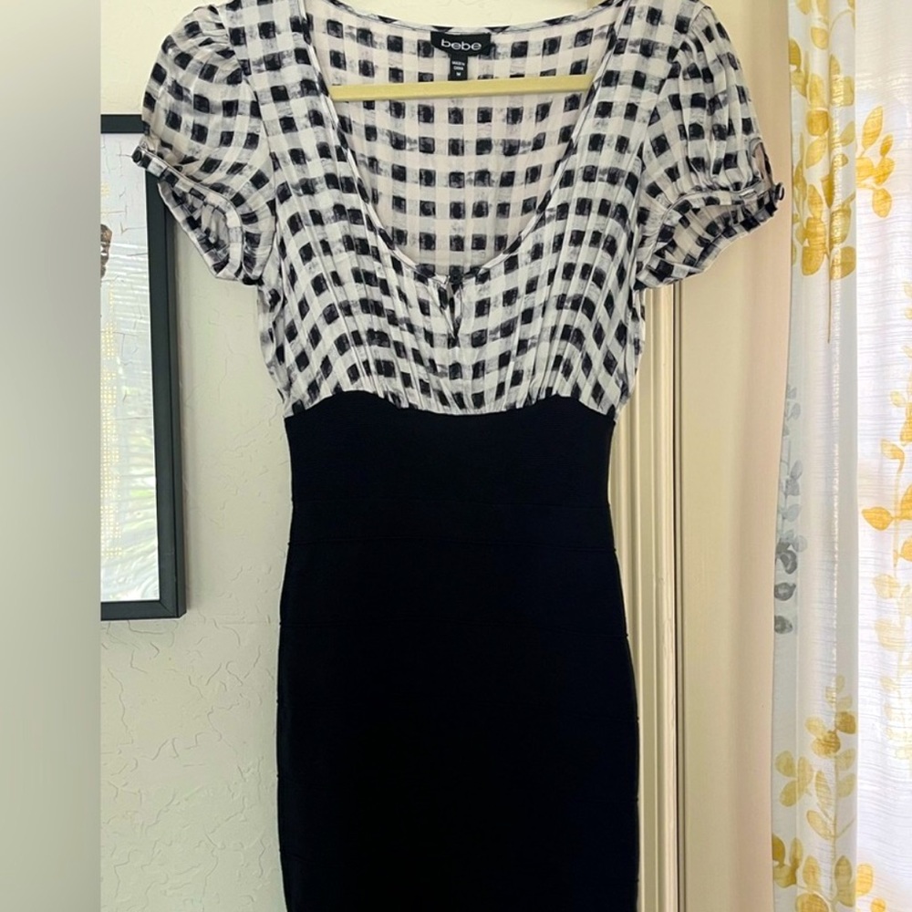 Super cute Bebe fitted dress with scoop neck top